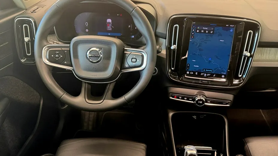 VOLVO XC40 -