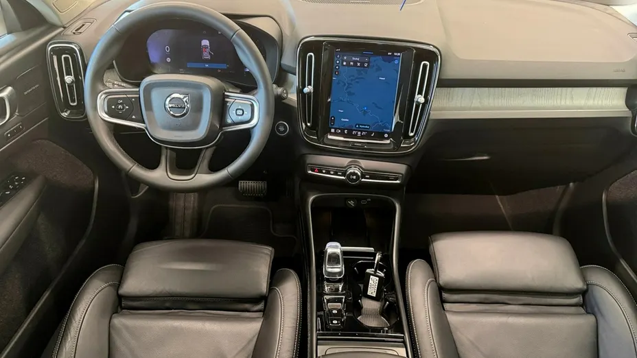 VOLVO XC40 -