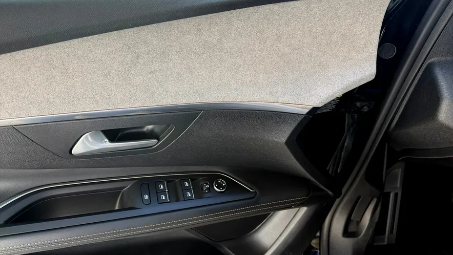 PEUGEOT 3008 -