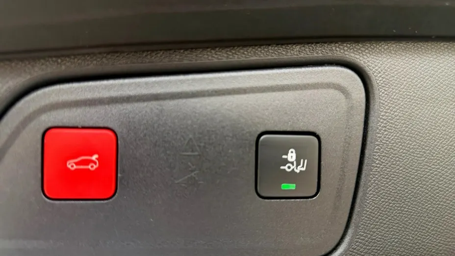 PEUGEOT 3008 -