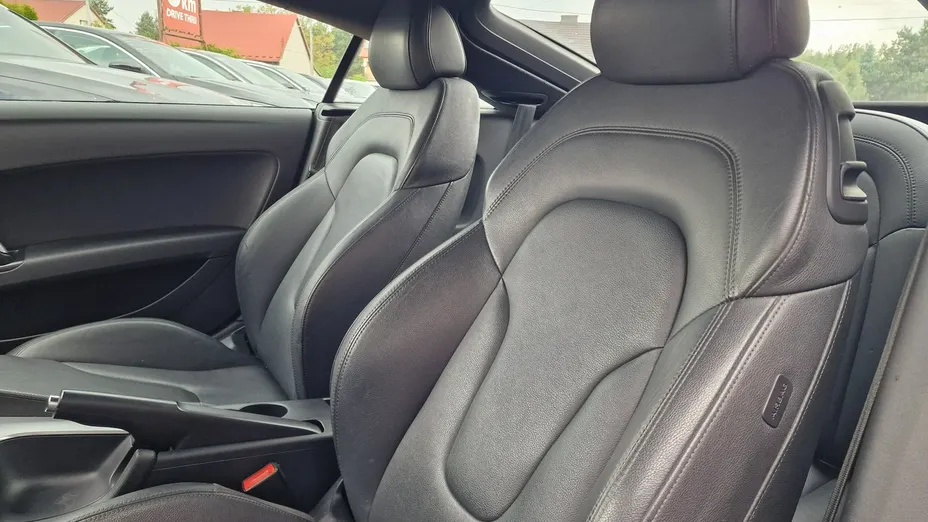 AUDI TT -