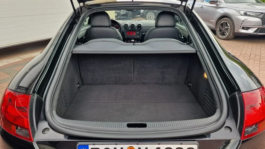 AUDI TT -