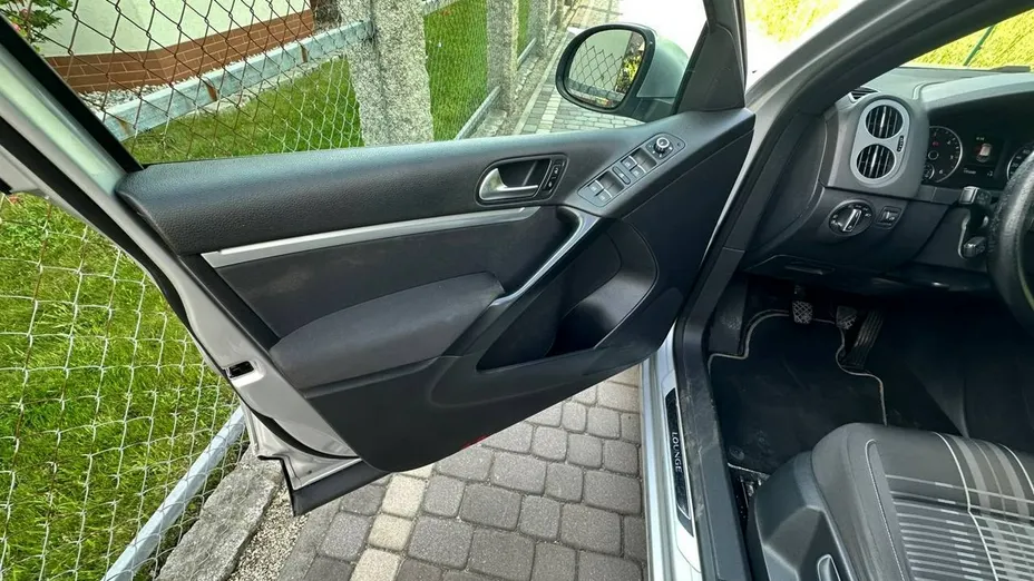 VOLKSWAGEN Tiguan -