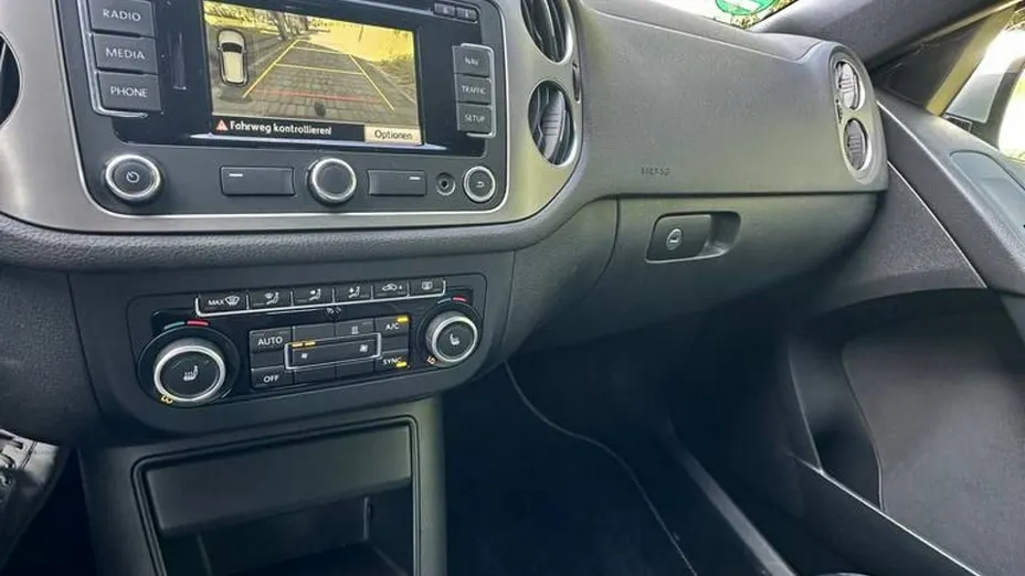 VOLKSWAGEN Tiguan -