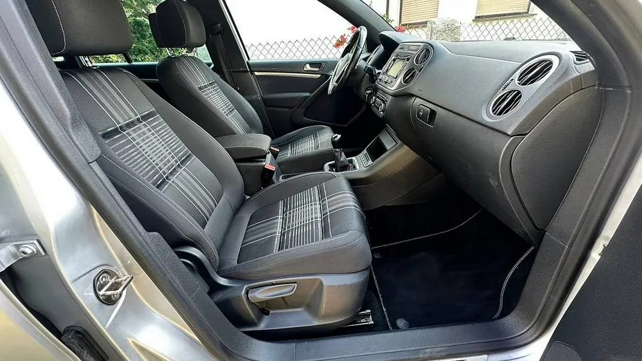 VOLKSWAGEN Tiguan -