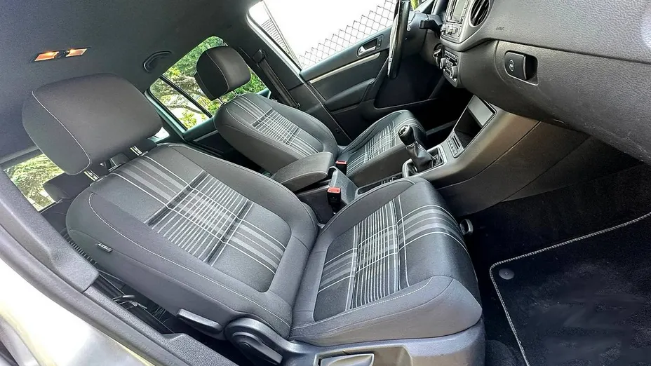 VOLKSWAGEN Tiguan -