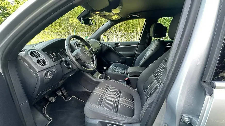VOLKSWAGEN Tiguan -