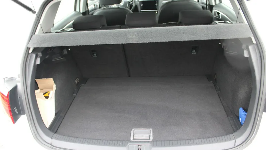 VOLKSWAGEN Golf -