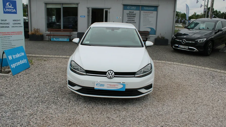 VOLKSWAGEN Golf -