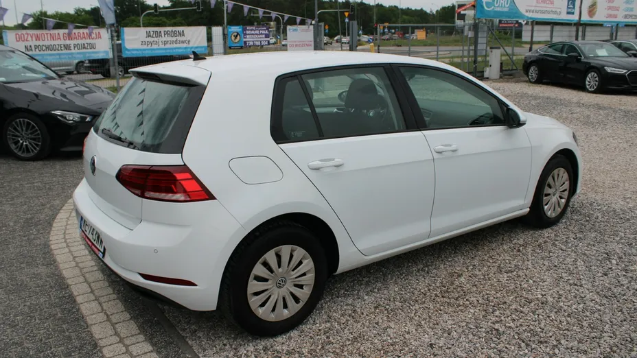 VOLKSWAGEN Golf -
