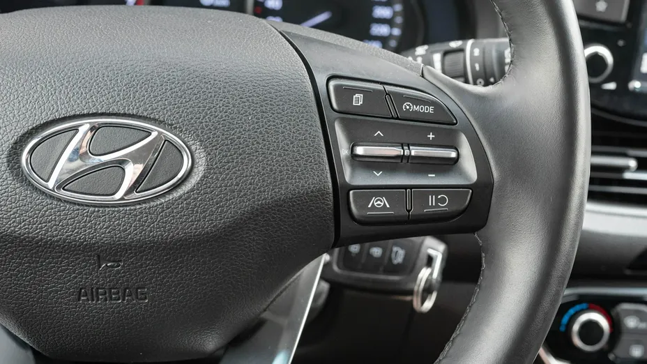 HYUNDAI i30 -