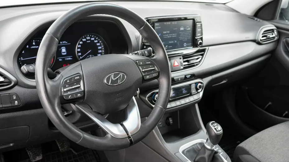 HYUNDAI i30 -