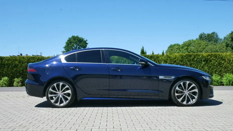 JAGUAR XE -