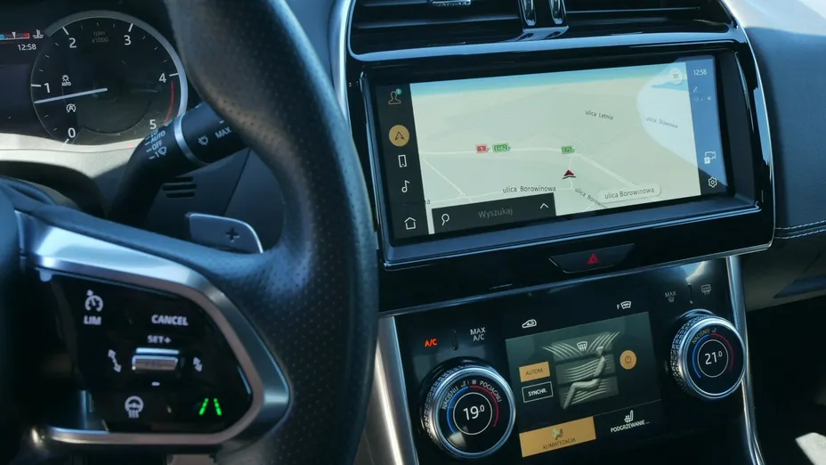 JAGUAR XE -