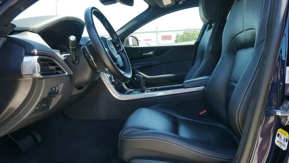 JAGUAR XE -