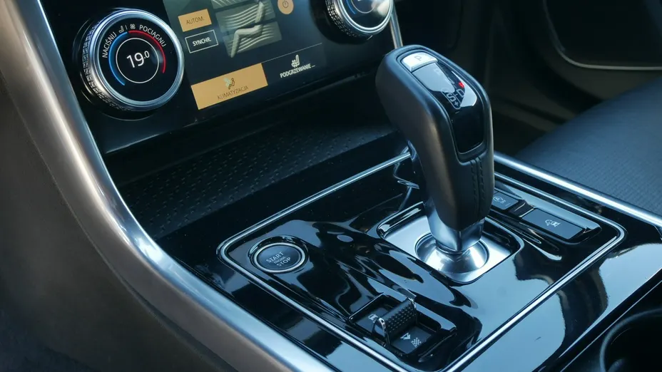 JAGUAR XE -