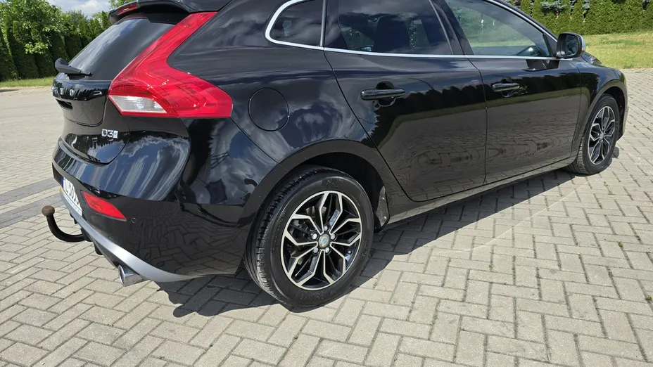 VOLVO V40 -