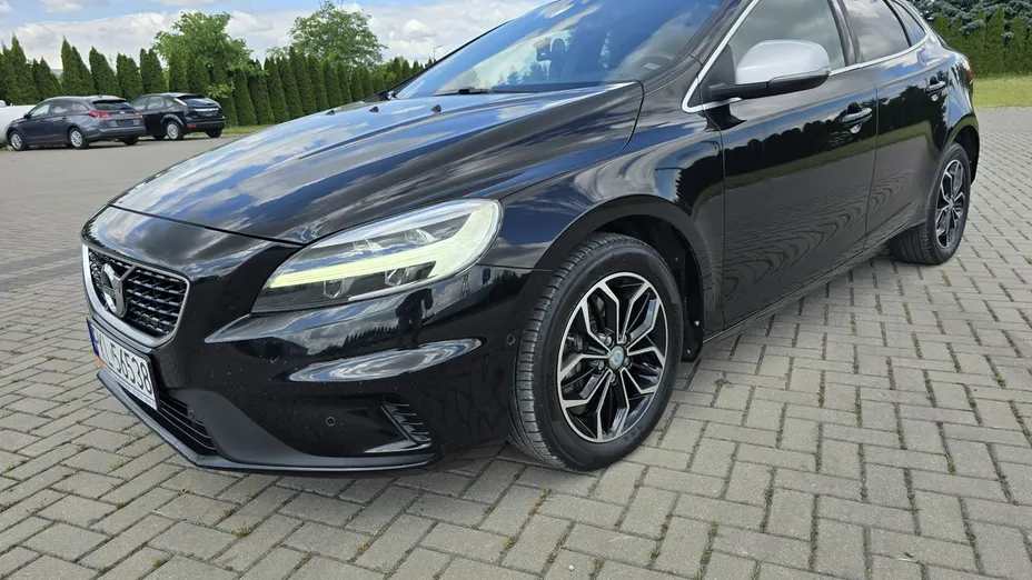 VOLVO V40 -