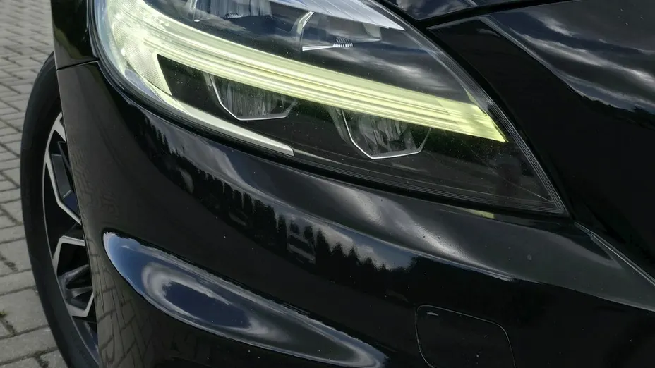 VOLVO V40 -