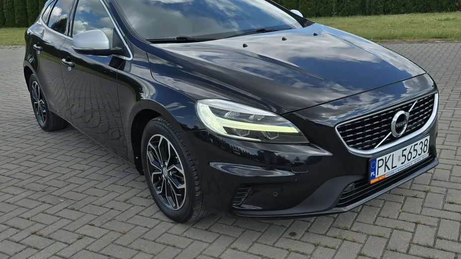 VOLVO V40 -