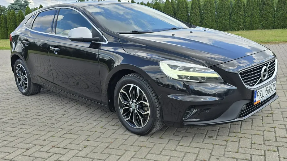 VOLVO V40 -