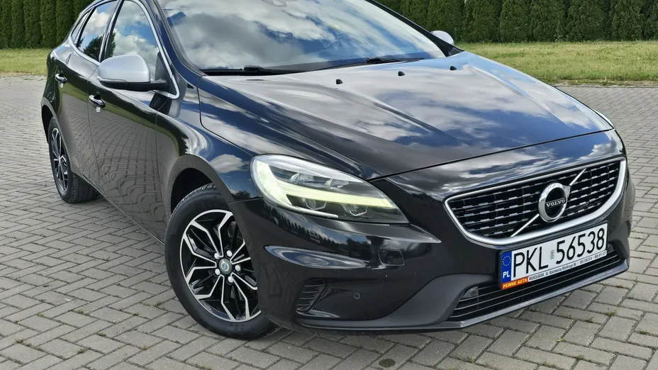 VOLVO V40 -