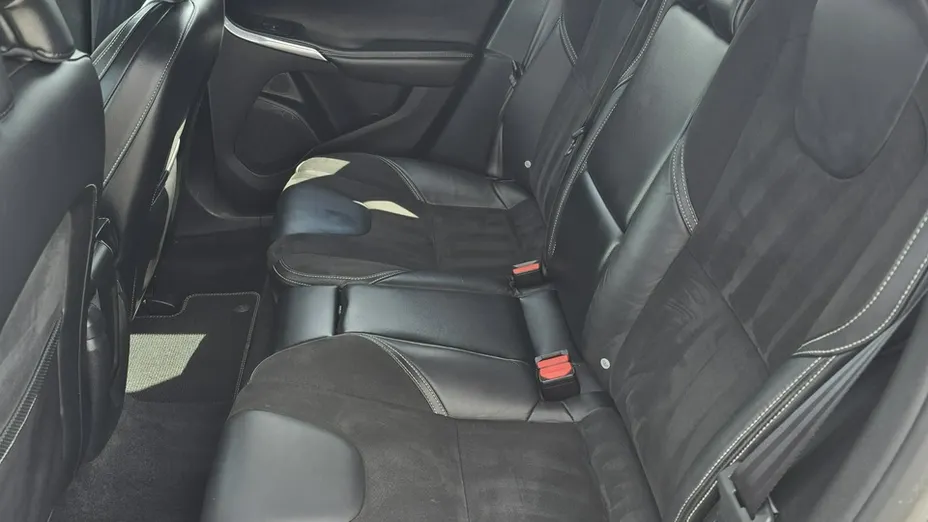 VOLVO V40 -