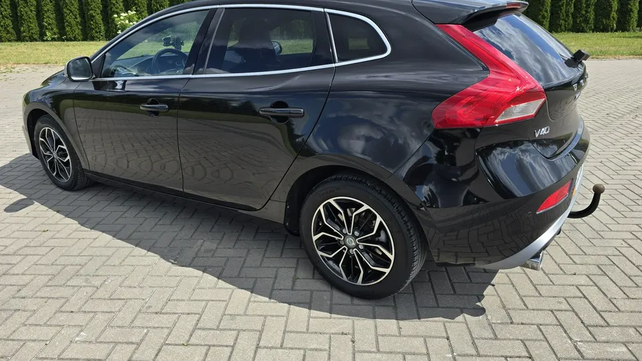 VOLVO V40 -