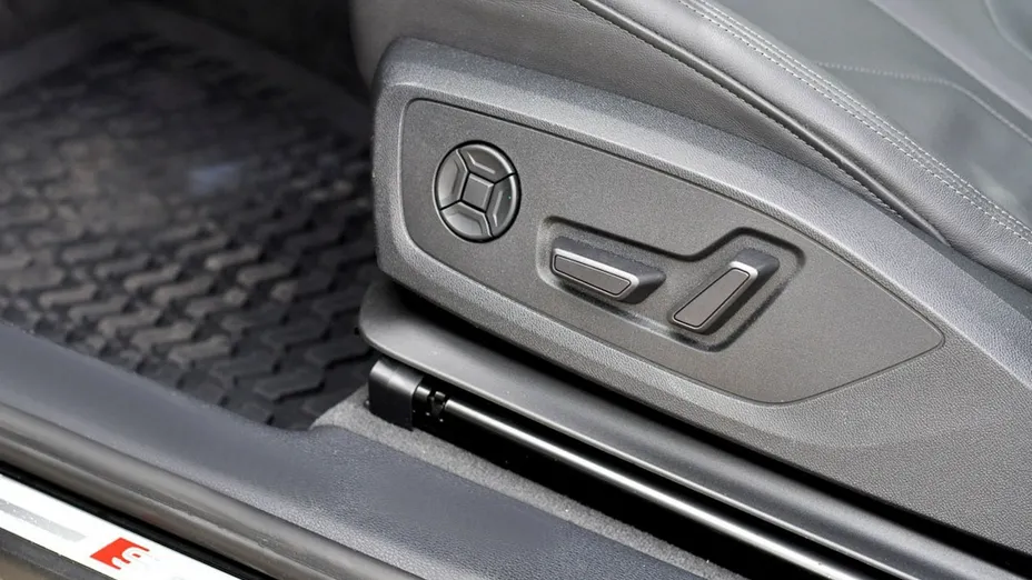 AUDI Q3 -