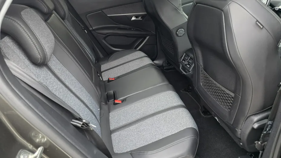 PEUGEOT 3008 -