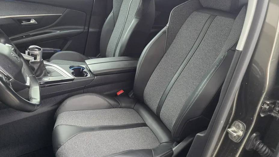 PEUGEOT 3008 -