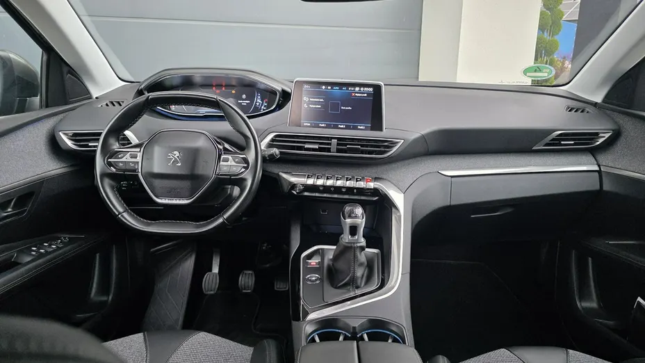 PEUGEOT 3008 -