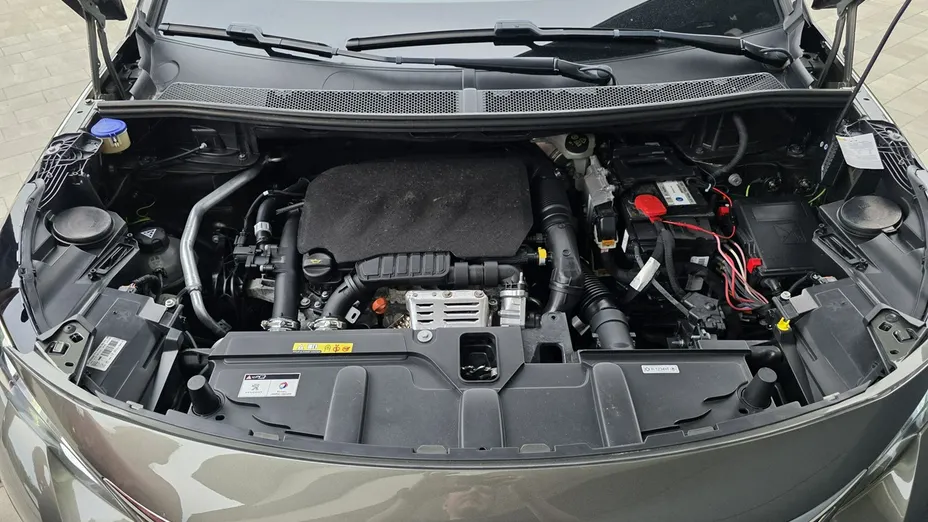 PEUGEOT 3008 -