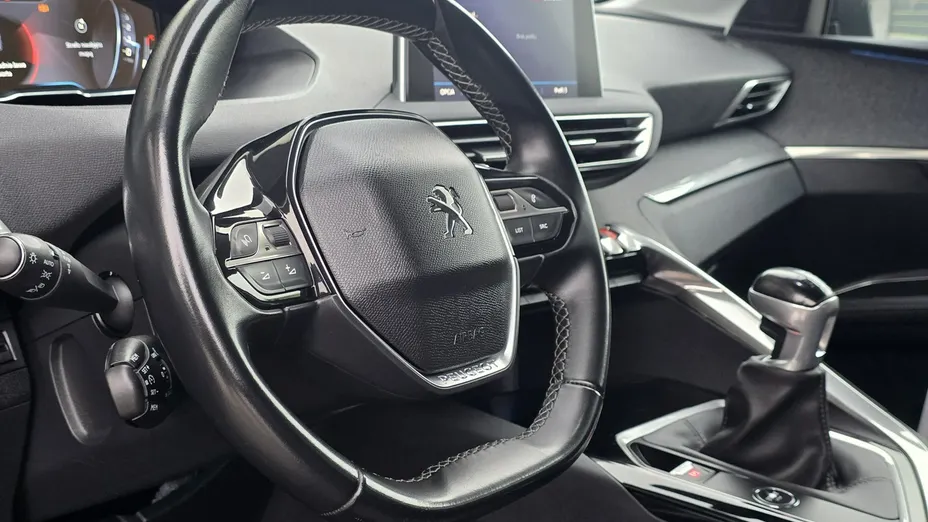PEUGEOT 3008 -
