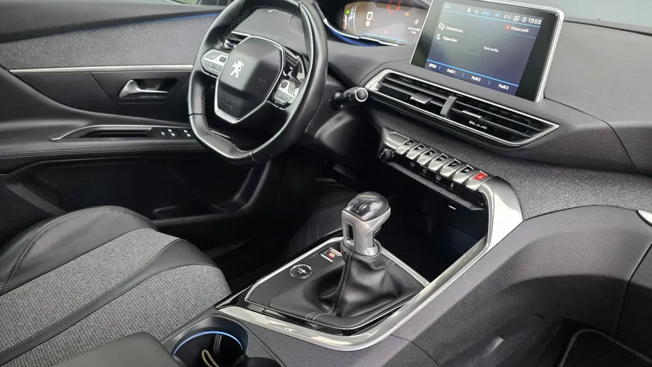 PEUGEOT 3008 -
