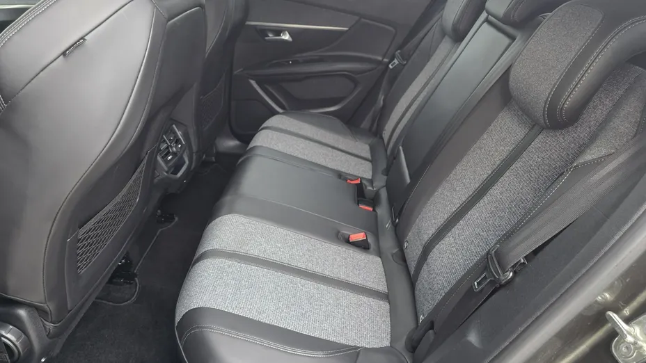 PEUGEOT 3008 -