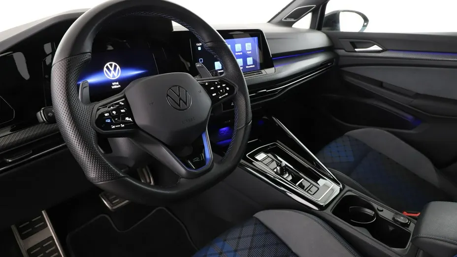 VOLKSWAGEN Golf -