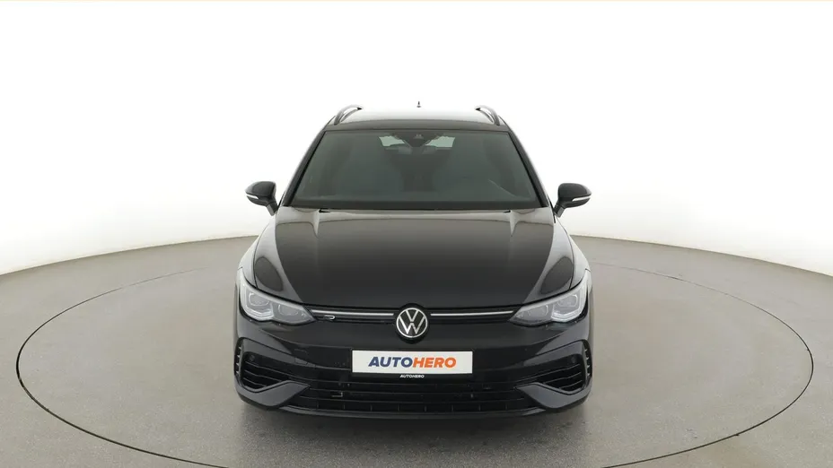 VOLKSWAGEN Golf -