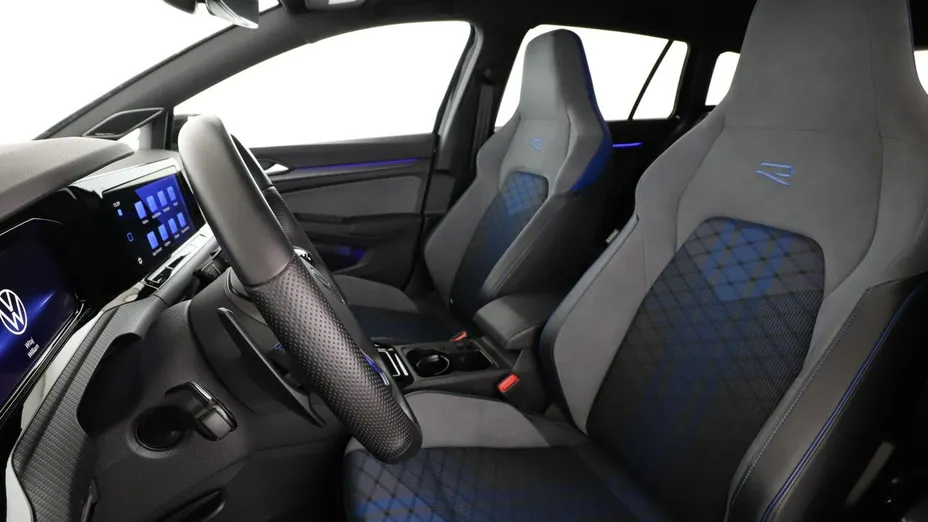 VOLKSWAGEN Golf -