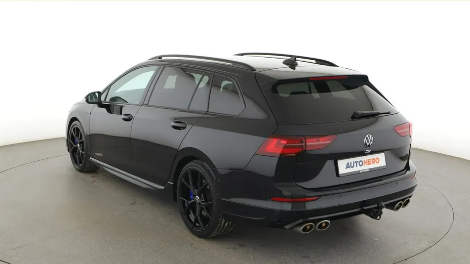VOLKSWAGEN Golf -