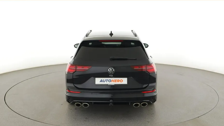 VOLKSWAGEN Golf -