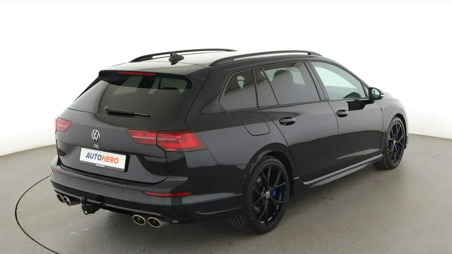 VOLKSWAGEN Golf -