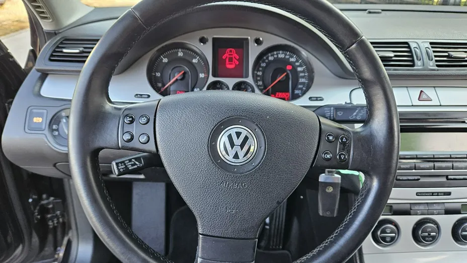 VOLKSWAGEN Passat -