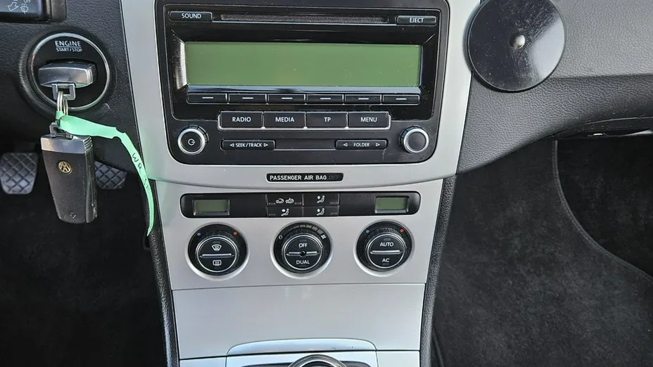 VOLKSWAGEN Passat -