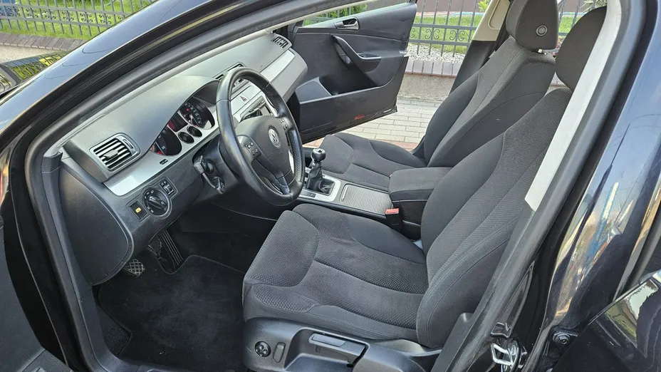 VOLKSWAGEN Passat -