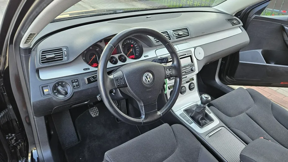 VOLKSWAGEN Passat -