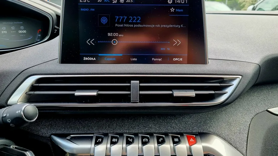 PEUGEOT 3008 -