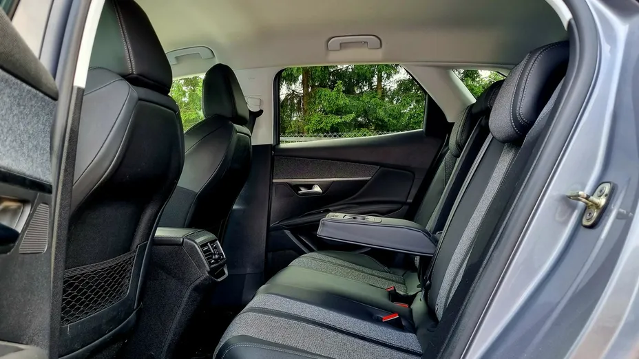 PEUGEOT 3008 -