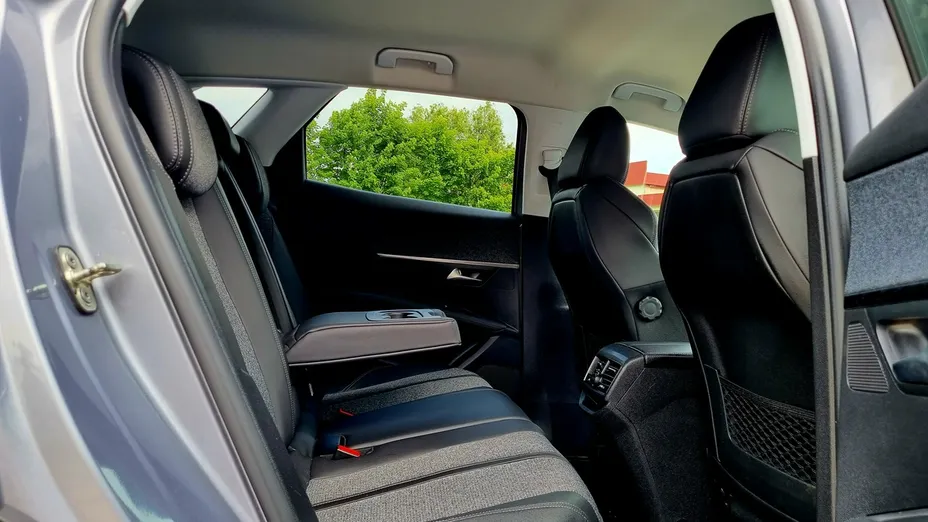 PEUGEOT 3008 -