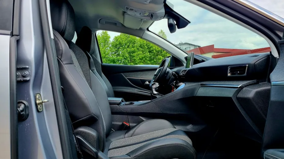 PEUGEOT 3008 -